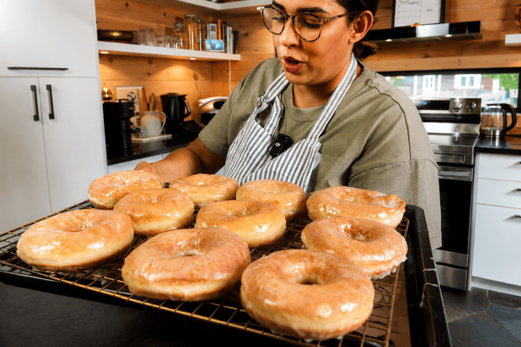 Préparation de donuts maison en cuisin